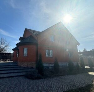 В Запорожье за 3,7 млн грн на аукцион выставили арестованный дом (ФОТО)