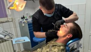 Названо медзаклади в Запоріжжі, де військові можуть безкоштовно лікувати зуби