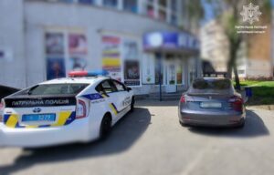 У Запоріжжі водій Tesla грубо порушив ПДР: його розшукали патрульні
