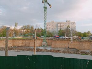 В Запорожье начали заливать бетоном фундамент новой подземной школы (ФОТО, ВИДЕО)