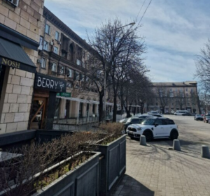У центрі Запоріжжя виставили на торги приміщення колишнього бару (ФОТО)