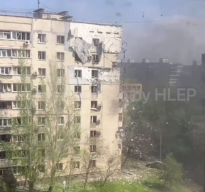 Перші відео після влучання КАБ у багатоповерхівку в Запоріжжі