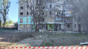У Запоріжжі шахед впав за 5 м від дев’ятиповерхівки (ФОТО, ВІДЕО)