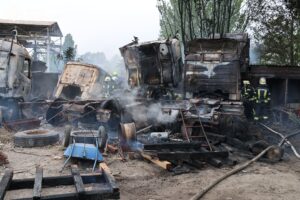 У Запоріжжі сталася масштабна пожежа на території приватного підприємства (ФОТО)