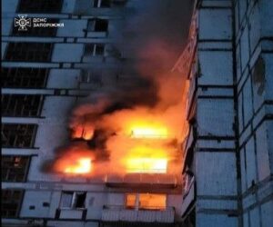 На Запоріжжі через обстріли загорілася багатоповерхівка (ФОТО)