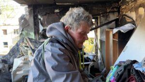75-річна жінка дивом вижила після прильоту в Запоріжжі: її квартира знищена