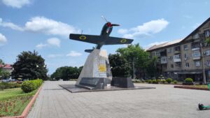 У Запоріжжі за 2,5 млн гривень планують оновити пам’ятник Авіаторам: як він виглядає зараз (ВІДЕО, ФОТО)