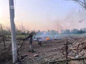 Доба під обстрілами: запорізькі надзвичайники гасили пожежі, рятували життя та знешкоджували вибухівку (ФОТО)