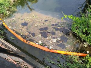 Стало відомо, в якому стані річка Мокра Московка в Запоріжжі після витоку мазуту (ФОТО)