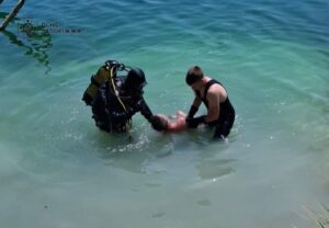 Стрибали з друзьями зі скелі в кар’єр: у Запоріжжі на воді загинув молодий хлопець (ФОТО)