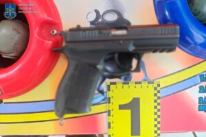 У Запоріжжі чоловік відкрив стрілянину в дитячому розважальному закладі: його затримали