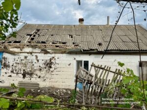Травми кінцівок і живота: вагітна жінка постраждала внаслідок атаки на Запорізький район