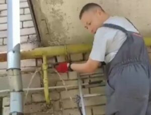 У Запоріжжі газова мережа багатоповерхівки заповнилася водою: в чому причина (ВІДЕО)