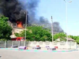 У Мелітополі горить завод “Гідромаш”, який росіяни перетворили на військову базу (ВІДЕО)
