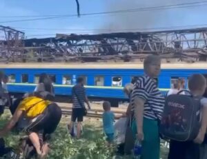 Опубліковано нове відео з поїзду “Одеса-Запоріжжя”, що потрапив під ракетний обстріл у Дніпрі