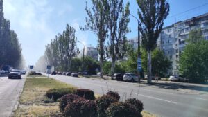 У Запоріжжі горить багатоквартирний будинок: що відомо (ВІДЕО)