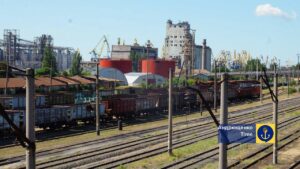 Росіяни переобладнують порт у Маріуполі під військову логістику: як це пов’язано з Бердянском та Токмаком (ФОТО, ВІДЕО)