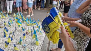 “Щоб не воювали наші діти”: у Запоріжжі оновили галявину памʼяті біля Алеї Героїв (ФОТО, ВІДЕО)