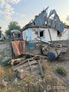 Уничтоженные до основания дома: полиция показала реальные кадры обстрела Запорожской области (ФОТО)
