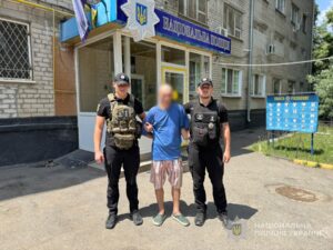 Чекав на жертву в під’їзді: у Запоріжжі затримали грабіжника (ФОТО)