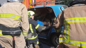 Лікарі пів години боролися за життя: у Запоріжжі сталася смертельна ДТП (ФОТО, ВІДЕО)