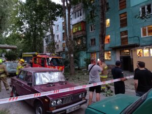 У Запоріжжі житловий сектор атакував ударний дрон “Молния”: перші хвилини після вибуху (ФОТО, ВІДЕО)