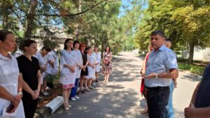 Запорізька «Батьківщина» передала медичні засоби для лікарні та автомобіль для військових медиків