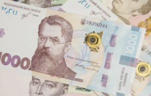 На школяра держава дасть 5 тисяч гривень: Шмигаль повідомив про нову допомогу