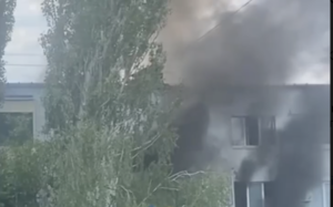Шокуюче відео з пожежі в Запоріжжі: діти вистрибували з вікон багатоповерхівки, охопленої вогнем