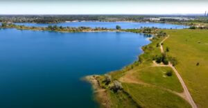 Альтернатива морським курортам: скільки коштує відпочинок на Блакитних озерах під Дніпром (ФОТО)