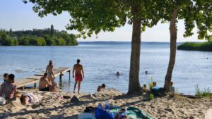 Як виглядає пляжна зона відпочинку на Дніпрі під Запоріжжям (ФОТО, ВІДЕО)