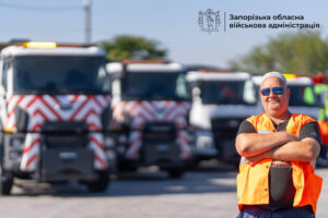 Для чистоти міста і ліквідації наслідків прильотів: запорізьким комунальникам передали нову техніку (ВІДЕО, ФОТО)