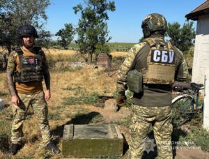 Арсенал з фронту для криміналітету: на Запоріжжі СБУ викрила ділків зброєю (ФОТО)