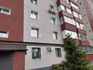 У Запоріжжі виставили на продаж трикімнатну квартиру боржника (ФОТО)
