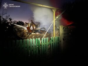 У ДСНС розповіли подробиці обстрілу житлового будинку в Оріхові, в якому травмувалася жінка (ФОТО)