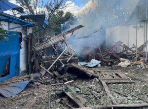 Півтисячі ударів за добу: поліція зафіксувала наслідки обстрілу Запорізького району (ФОТО)