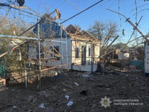 Ворожі удари на Запоріжжі: поліція показала фото наслідків, є поранені