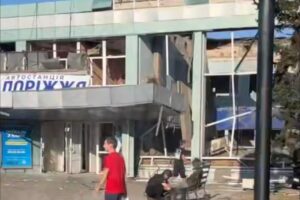 У Запоріжжі пролунали два вибухи: під ударом автовокзал (ФОТО, ВІДЕО)