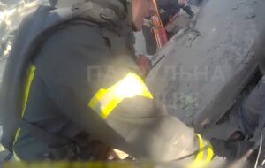 Патрульні показали перші хвилини після удару по автовокзалу в Запоріжжі (ВІДЕО)