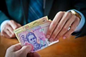 Зарабатывали на уклонистах: в Запорожье разоблачили правоохранителей на взятках