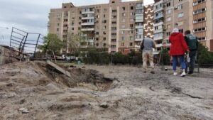 “Уся квартира в склі”: очевидці розповіли, як пережили удари по Запоріжжю 16 вересня (ВІДЕО)