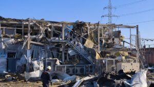 Як зараз виглядає АТБ біля автовокзалу в Запоріжжі після нічних ударів дронів (ВІДЕО)