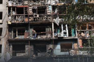 Стало відомо, скільки людей переселили в шелтер після атаки по Запоріжжю