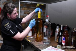 Контрафакт на мільйон: у Запоріжжі судитимуть чоловіка за нелегальні цигарки та алкоголь (ФОТО)