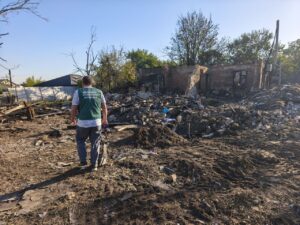 У Запоріжжі екологи зафіксували забруднення ґрунту після нічного обстрілу (ФОТО)