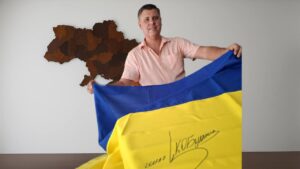 Заступник голови Запорізької облради отримав прапор подяки від розвідників