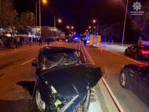 Водія викинуло з авто: в центрі Запоріжжя сталася жорстка ДТП (ВІДЕО)