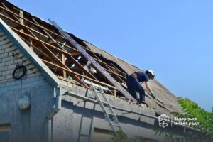 У Запоріжжі четвертий день триває ліквідація наслідків обстрілу: що зроблено