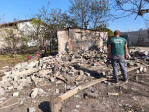 Экологическая опасность: Госэкоинспекция обнаружила большую воронку после удара по Запорожью (ФОТО)