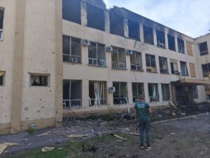 Прильоти в Заводському та Шевченківському районах Запоріжжя: екологи показали фото наслідків